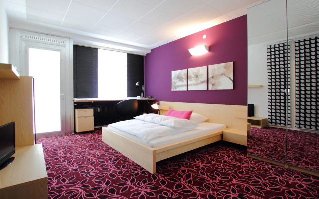 College Garden Hotel
