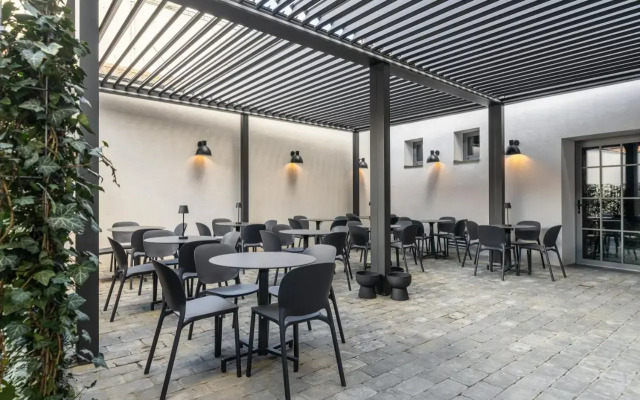Urban Hotel