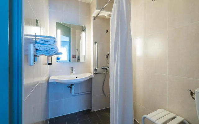 B&B HOTEL Angers 2 Université