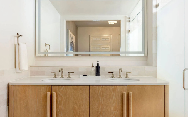 Garden District Hotel