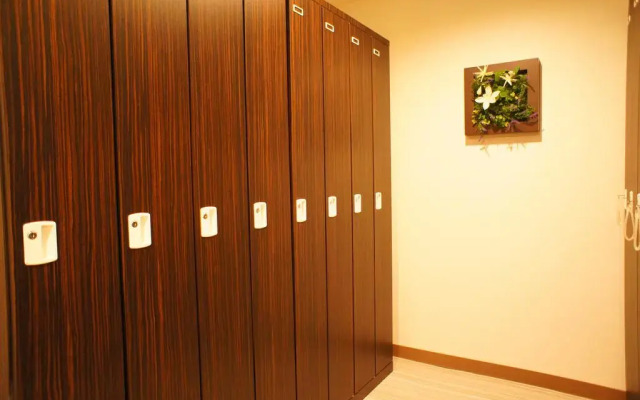 Centurion Ladies Hostel Ueno Park - Caters to Women