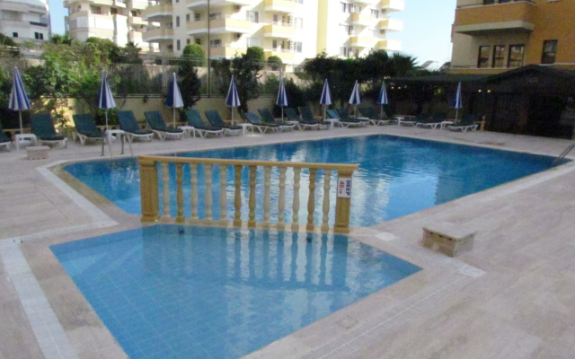 Gold Twins Beach Family