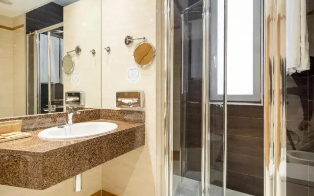 Отель Ilunion Les Corts Spa