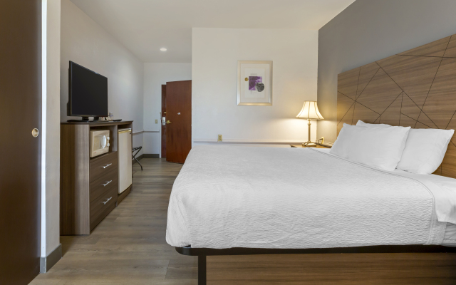 Best Western Plus South Hill Inn