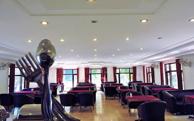 Hotel Traveller's Paradise Naukuchiatal [The Hill Skirt Resort]