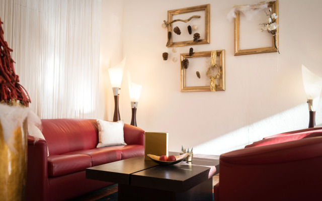 Crystls Aparthotel