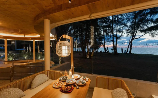 Le Méridien Phuket Mai Khao Beach Resort