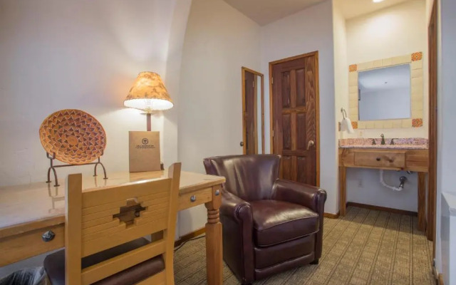 Table Mountain Inn