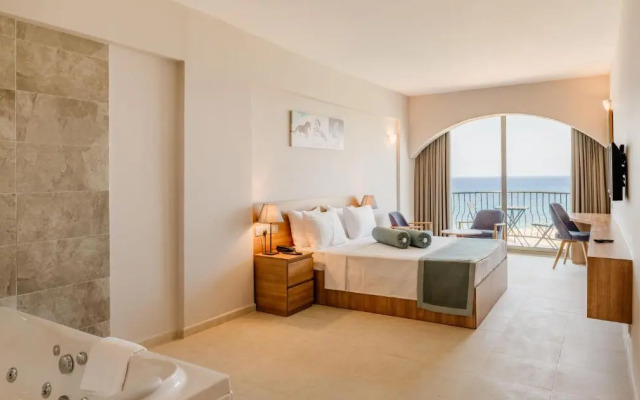 Olivia Palm Hotel