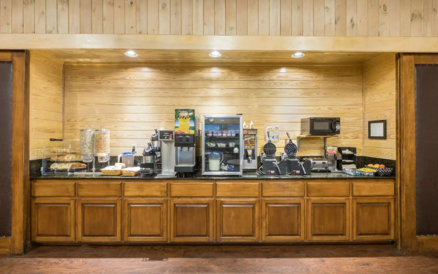 Travelodge Inn & Suites by Wyndham San Antonio Airport