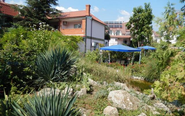 Villa Lira Guest House