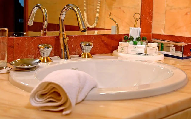 Aleksandar Palace Hotel & Spa