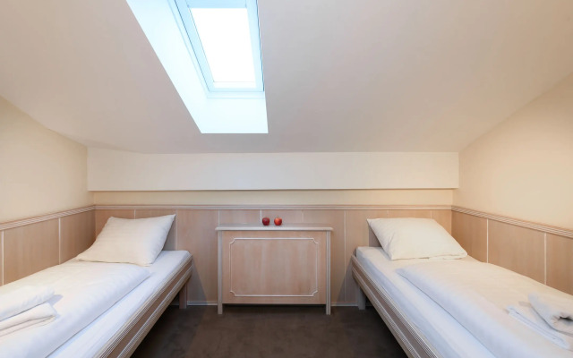 Crystls Aparthotel