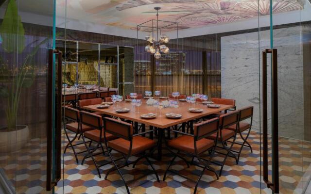 Staycae Paramount Sheikh Zayed