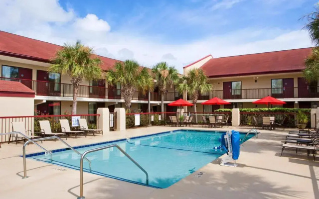 Red Roof Inn PLUS+ Mt Pleasant - Patriots Point