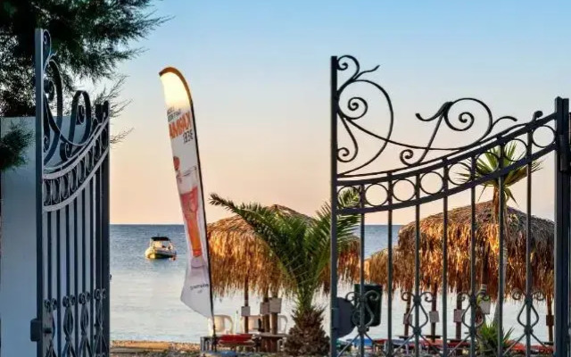The Grove Seaside Hotel