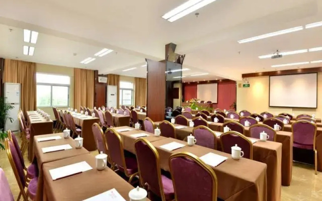 Longquan Hotel (Provincial Government Riyue Square)