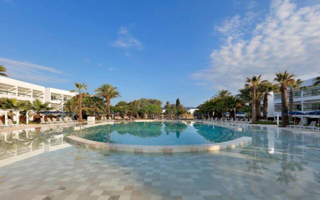 Отель Grand Palladium Palace Ibiza Resort & Spa