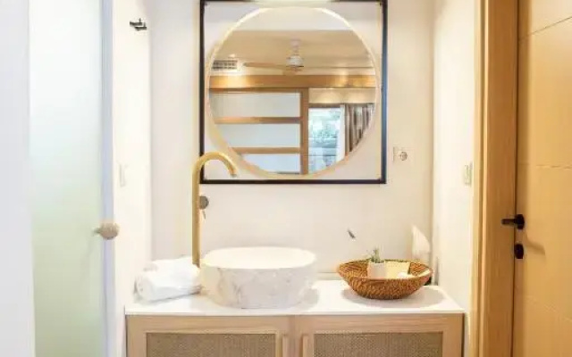 MAKO Sea & Suites