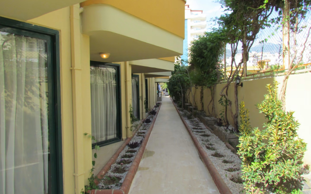 Gold Twins Beach Family