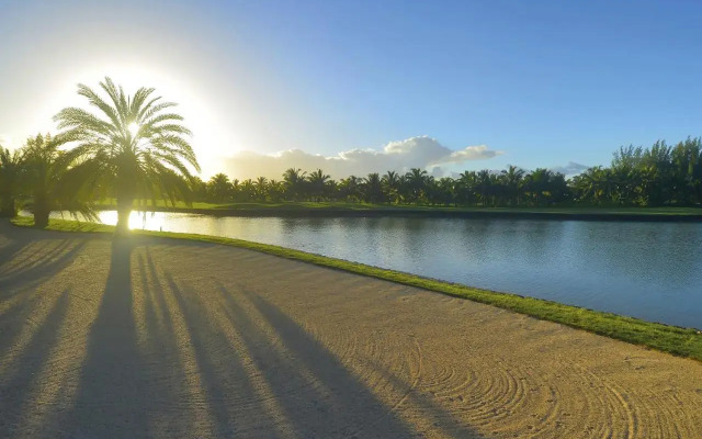 Paradis Beachcomber Golf Resort & Spa