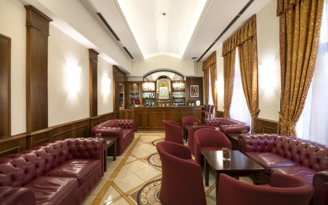 Lancaster Hotel
