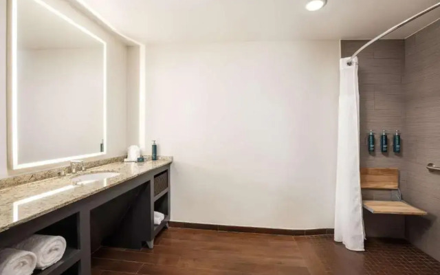 DoubleTree Suites by Hilton Austin Downtown Capitol