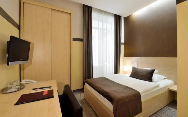 Promenade City Hotel