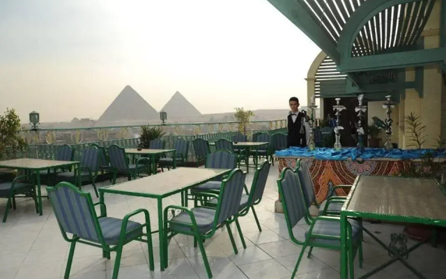 Pyramids Plaza Hotel