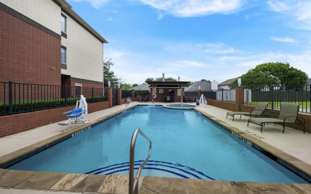 Best Western Plus Lake Dallas Inn & Suites