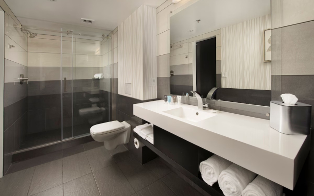 Отель Skybridge Seattle Airport