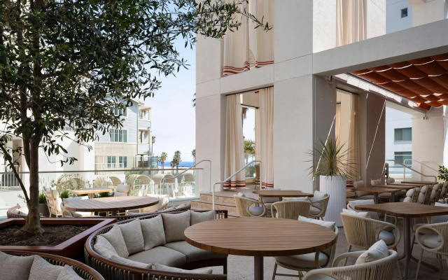Sandbourne Santa Monica, Autograph Collection