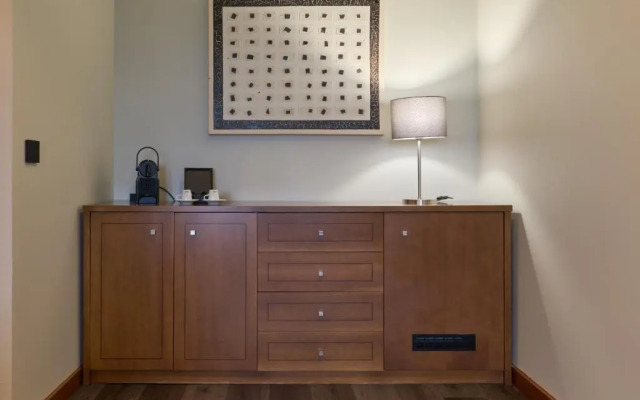 Отель Versatile