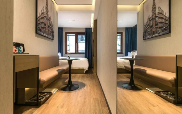 Jinglai Hotel (Shanghai Bund East Nanjing Road Pedestrian Street)