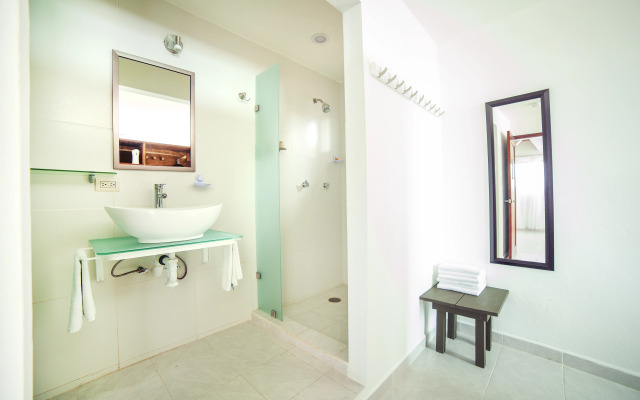 Keniza Beach Hotel