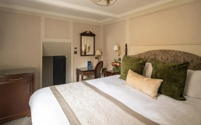 The Leonard Hotel