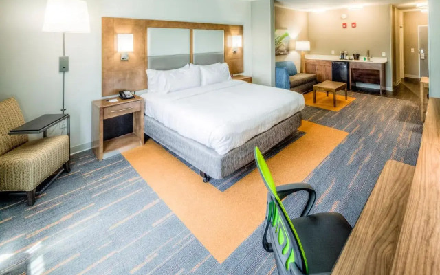 Holiday Inn Express & Suites Cleveland West - Westlake by IHG