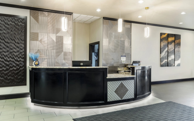 Best Western Plus Texoma Hotel & Suites