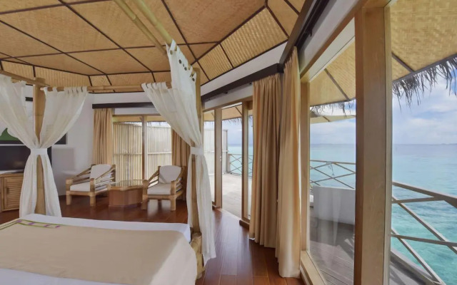 Angaga Island Resort & Spa