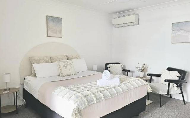 Mollymook Ocean View Motel - Welcoming Guests 18 Years and Older