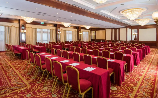 Отель Leonardo Hotel Milan City Center