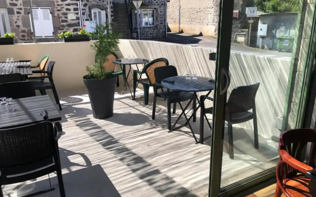 Logis Hôtel Le Relais Des Remparts