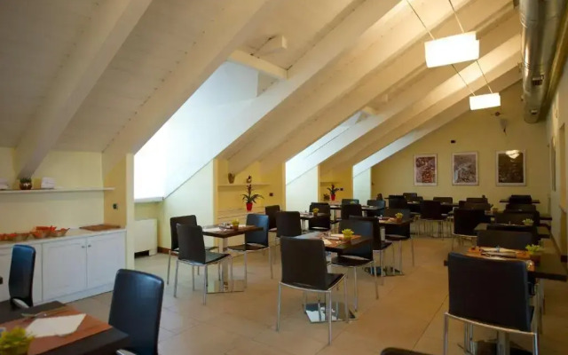 Best Western Crystal Palace Hotel