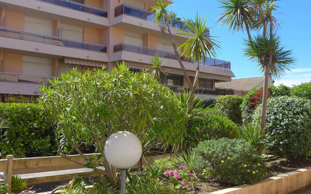 Riviera Beach - INH 23644