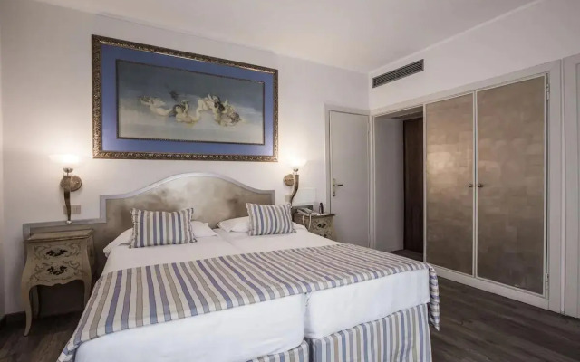 Amadeus Hotel