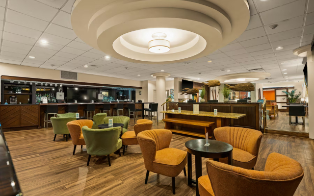 Airport Honolulu Hotel, Trademark Collection by Wyndham