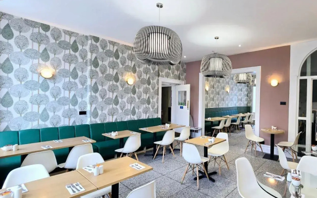 George Hotel