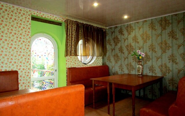 Roza Guest House