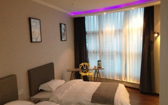 Super 8 Shilu E Jie Qu