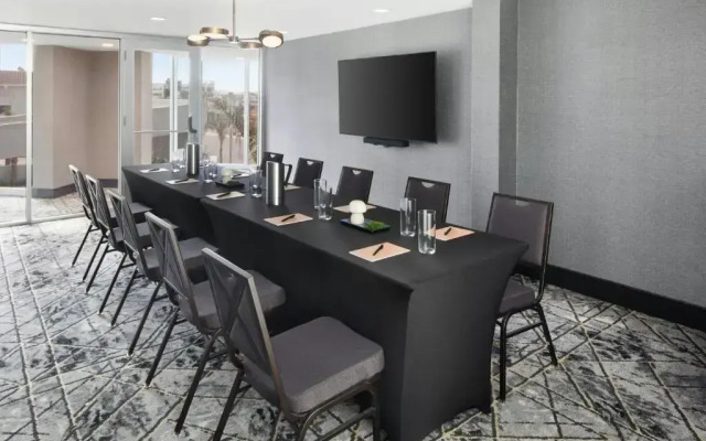 Отель Renaissance Daytona Beach Oceanfront